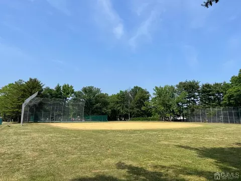 4 Loeb Ct, Edison, NJ 08817 photo 31