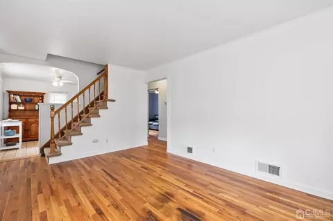 549 Lorraine Ave, Middlesex, NJ 08846 photo 3