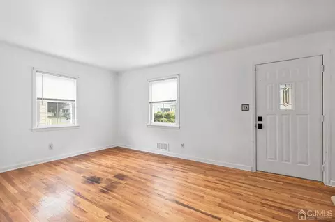 549 Lorraine Ave, Middlesex, NJ 08846 photo 5