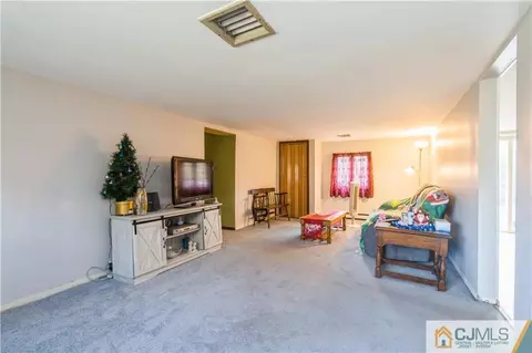 9 Old Forge Rd, Helmetta, NJ 08828 photo 10