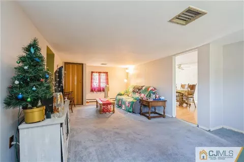 9 Old Forge Rd, Helmetta, NJ 08828 photo 11