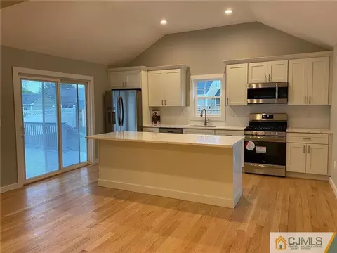 97 Thomas Pl, Edison, NJ 08837 photo 2