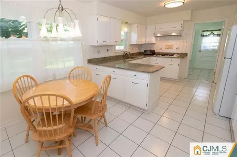 11 Jonathan Dr, Edison, NJ 08820 photo 9