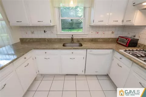 11 Jonathan Dr, Edison, NJ 08820 photo 11