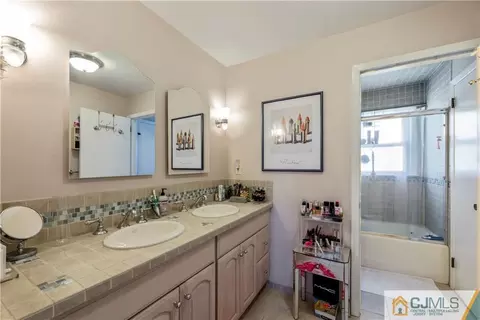 13 Devon Rd, Edison, NJ 08820 photo 30