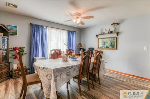 35 Walnut St, Edison, NJ 08817 photo 9