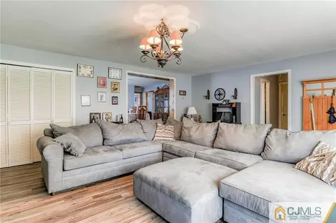 35 Walnut St, Edison, NJ 08817 photo 5
