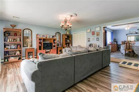 35 Walnut St, Edison, NJ 08817 photo 8