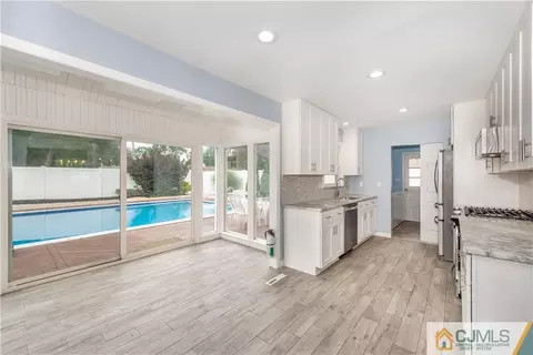 9 Dunlap Pl, Middlesex, NJ 08846 photo 3