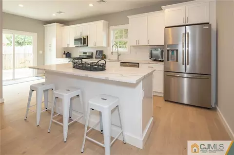 37 Markham Rd, Edison, NJ 08817 photo 3