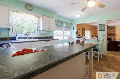 81 Springhill Rd, Matawan, NJ 07747 photo 20