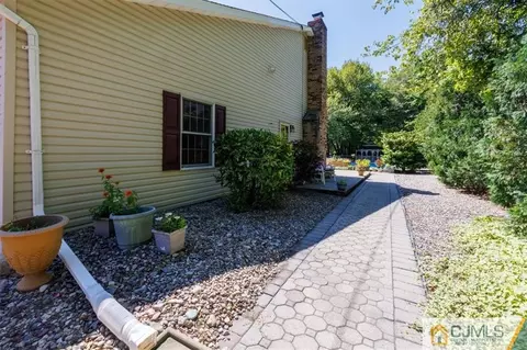 81 Springhill Rd, Matawan, NJ 07747 photo 3