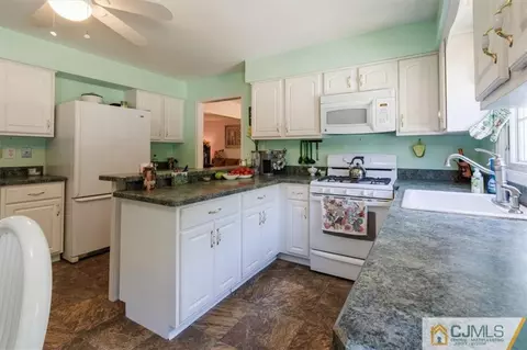 81 Springhill Rd, Matawan, NJ 07747 photo 22