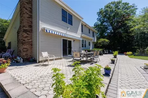 81 Springhill Rd, Matawan, NJ 07747 photo 4