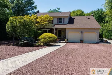 81 Springhill Rd, Matawan, NJ 07747 photo 1
