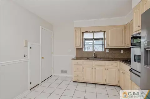 15 Emma Pl, Middlesex, NJ 08846 photo 6
