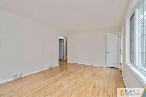 15 Emma Pl, Middlesex, NJ 08846 photo 4