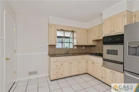 15 Emma Pl, Middlesex, NJ 08846 photo 5