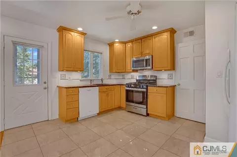113 E Calvert Ave, Edison, NJ 08820 photo 11