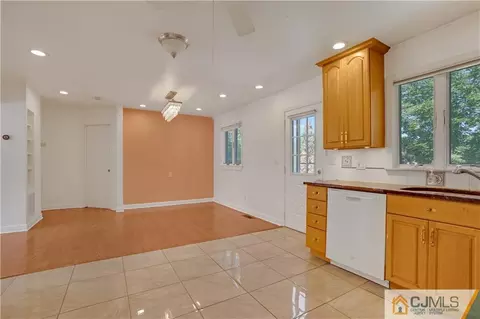 113 E Calvert Ave, Edison, NJ 08820 photo 10