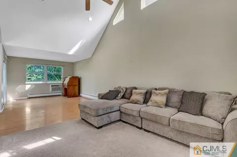 347 Seneca Ave, Middlesex, NJ 08846 photo 15