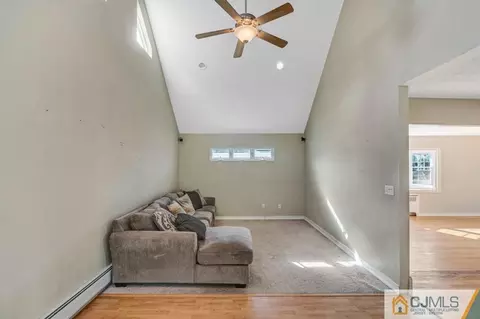 347 Seneca Ave, Middlesex, NJ 08846 photo 14