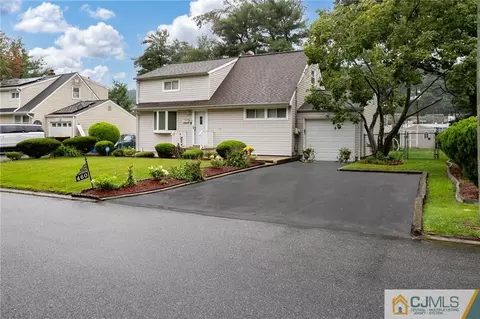 460 Warfield Rd, North Plainfield, NJ 07063 photo 3
