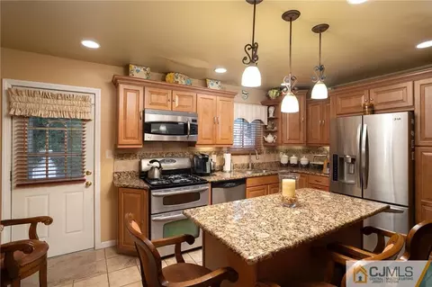 460 Warfield Rd, North Plainfield, NJ 07063 photo 10
