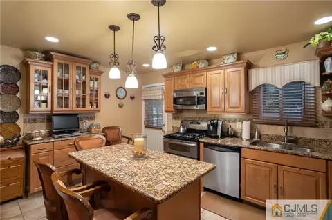 460 Warfield Rd, North Plainfield, NJ 07063 photo 11