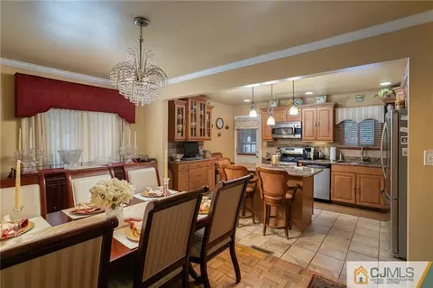 460 Warfield Rd, North Plainfield, NJ 07063 photo 9