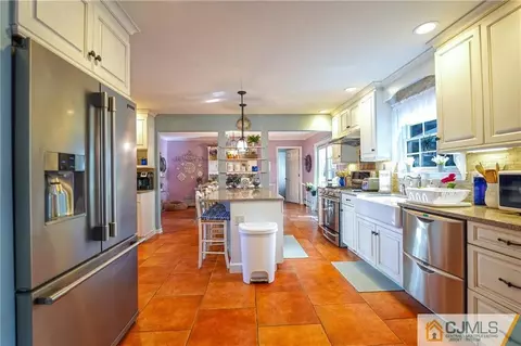36 Starkin Rd, Edison, NJ 08837 photo 12