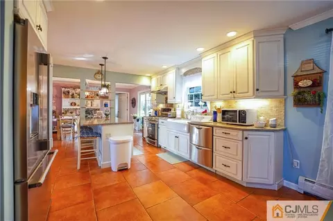 36 Starkin Rd, Edison, NJ 08837 photo 11