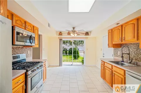 18 Main St, Helmetta, NJ 08828 photo 9