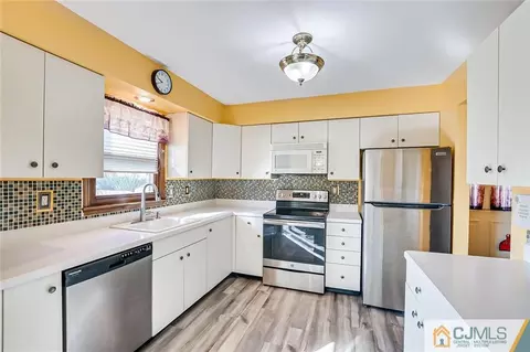 400 Maple St, Middlesex, NJ 08846 photo 16