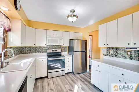 400 Maple St, Middlesex, NJ 08846 photo 17