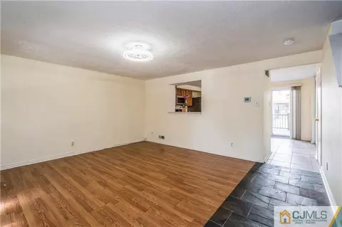 2 Robert Pearson Ct, Hamilton, NJ 08610 photo 4