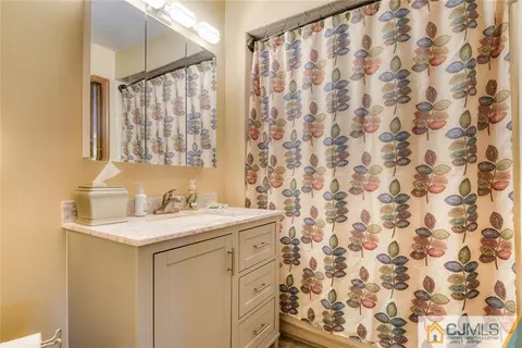 1002 Meadow Ct, Helmetta, NJ 08828 photo 18
