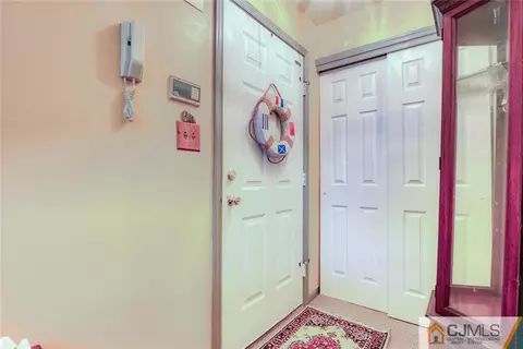 1002 Meadow Ct, Helmetta, NJ 08828 photo 4