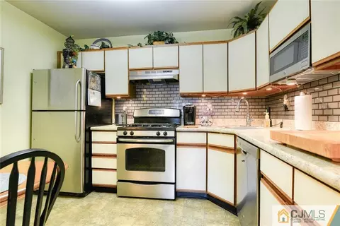 1002 Meadow Ct, Helmetta, NJ 08828 photo 11