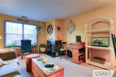 1002 Meadow Ct, Helmetta, NJ 08828 photo 7