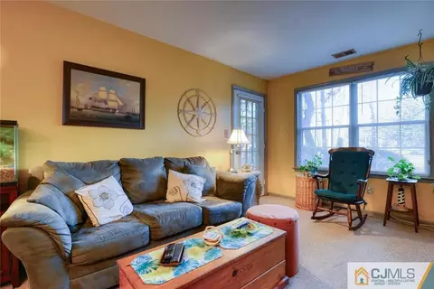 1002 Meadow Ct, Helmetta, NJ 08828 photo 9