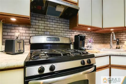 1002 Meadow Ct, Helmetta, NJ 08828 photo 12