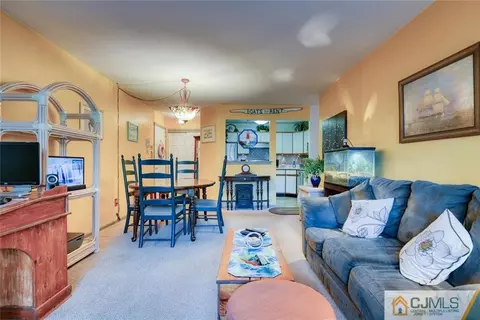 1002 Meadow Ct, Helmetta, NJ 08828 photo 10