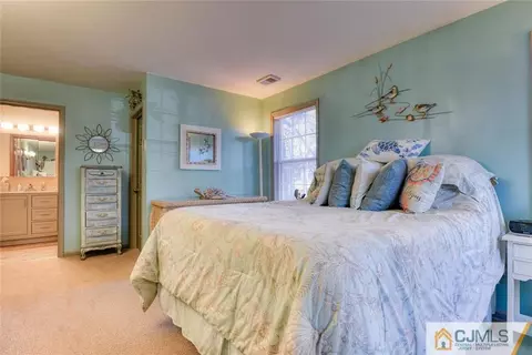 1002 Meadow Ct, Helmetta, NJ 08828 photo 21