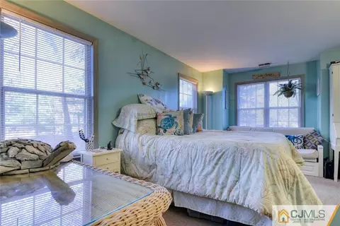 1002 Meadow Ct, Helmetta, NJ 08828 photo 19