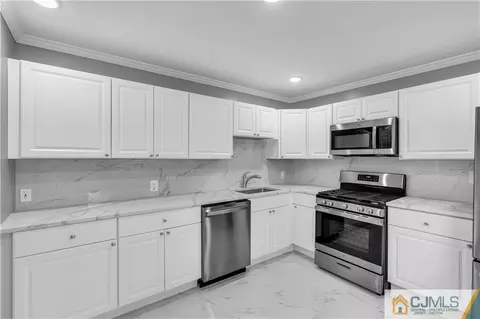 9 Nancy Cir, Edison, NJ 08817 photo 21