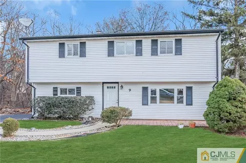 9 Nancy Cir, Edison, NJ 08817 photo 2