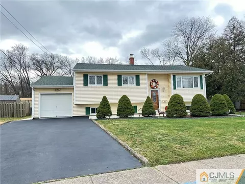 143 Lee Dr, Middlesex, NJ 08846 photo 1