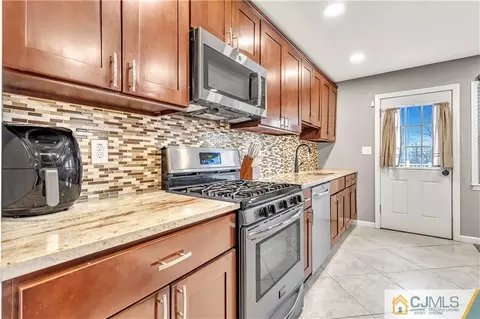 10 Harmon Rd, Edison, NJ 08837 photo 4