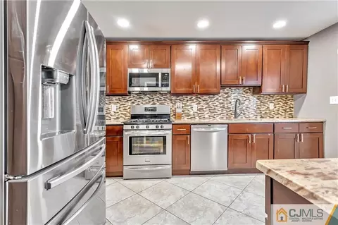10 Harmon Rd, Edison, NJ 08837 photo 2